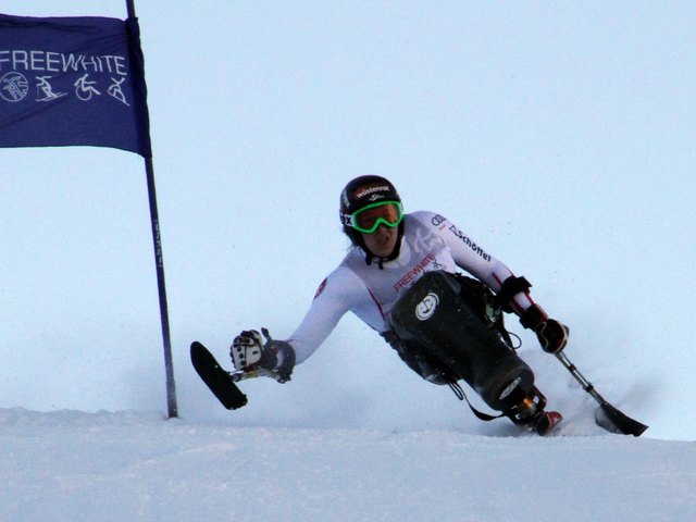 Claudia Lösch auf der Fahrt zu ihren Siegen im Riesentorlauf zum Saisonauftakt in Sestriere.