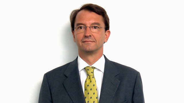 Geschäftsführer Ketzler wechselte Anzug gegen Arbeitskleidung.