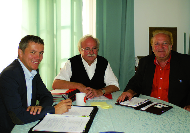 V.l.: Markus Siller, Landeshauptmann-Stellvertreter Josef Ackerl, Bürgermeister Herwart Loidl.