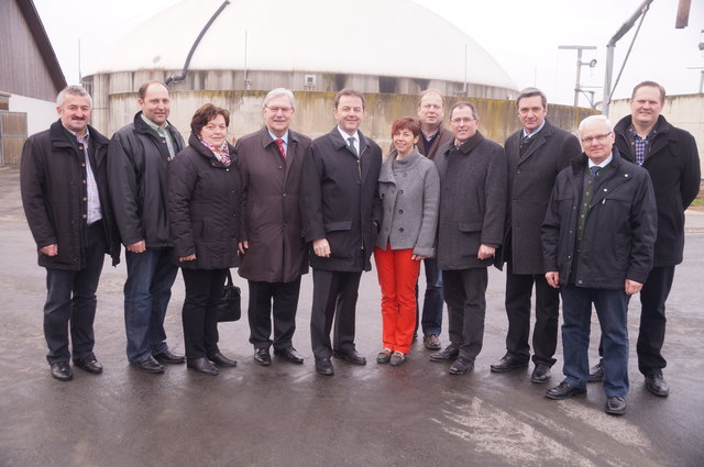 Bundesminister Nikolaus Berlakovich besichtigte die Biogasanlage Tauschmann in Obgrün.