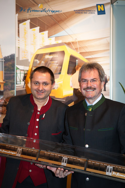 Verkehrslandesrat Karl Wilfing (auf dem Foto mit Mag. Andreas Purt, Geschäftsführer Mostviertel Tourismus) stattete am Freitag, dem 11.1. bei seinem Rundgang dem NÖVOG Stand einen Besuch ab. | Foto: Copyright: NÖVOG/citronenrot