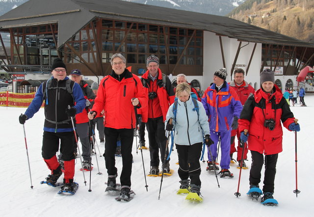 LHStv. Peter Kaiser beim Schneeschuhwandern anlässlich des Wintersporttages in Bad Kleinkirchheim: „Es ist wahrlich ein Glück, dass wir in Kärnten so wunderbare Möglichkeiten haben, uns in der Natur zu bewegen. Egal, ob Sommer oder Winter, jede Minute, die man in Bewegung investiert, investiert man in seine Gesundheit!"