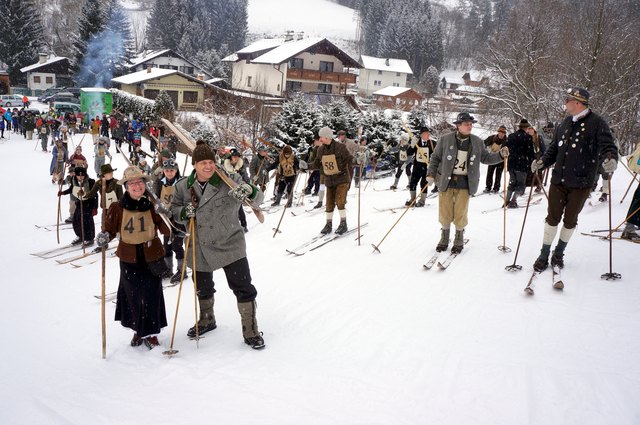 Gut 70 "Brettlrutscher" aus ganz Österreich sowie Südtirol und Bayern kamen nach Mürz bzw. Steinhaus.