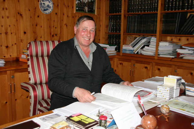 Krispl: Bgm. Peter Fuschlberger will noch heuer von seinem Amt zurücktreten, "damit der Neue sich schon ein bissl einfühlen kann". Ein Nachfolger sei aber momentan noch gar nicht da: "Aber Interessenten gibt es schon", sagt Fuschlberger, der sich schon auf seine Pension freut: "Ich war 21 Jahre Bürgermeister und bin bald 64 Jahre. Irgendwann ist es Zeit, zu gehen."