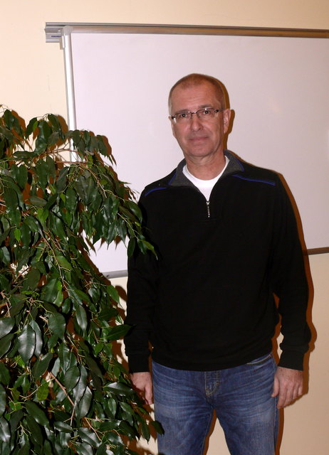 Manfred Wolfslast in seinem Seminarraum in der Mollardgasse.