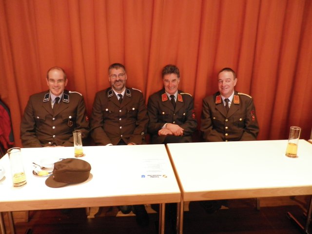 Schriftführer R. Kathrein, Kassier H. Ebenwaldner, scheidende Kommanddant-Stv. M. Schmid und Kommandant F. Marth. | Foto: FFW Fließ