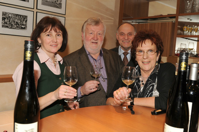 Christine Kampenhuber, Karl Koppensteiner (Geovinum), Karl Schweinschwaller, Maria Koppensteiner (v. li.). | Foto: Markovsky