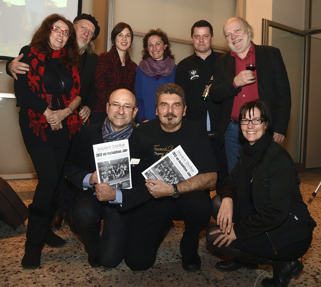 sitzend vorne: Ernst Köpl, Georg Ragyoczy, Astrid Wessely
stehend vlnr: Iris Schatt-Schneider, Rudi Biber, Bettina Rossbacher, Melanie Laibl, Michael Hendrich, Ingomar Kmentt | Foto: Adolf Achtsnit