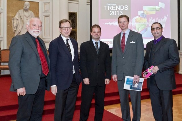v.l.: Heinz D. Kurz, Christian Buchmann, Hannes Dolzer, Bernhard Eschweiler, Moderator Peter Bauregger | Foto: Regine Schöttl