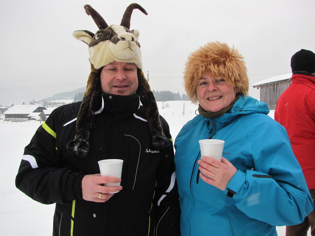 Sogar eine Gams war bei der Olympiade: Claudia und Thomas/Gemeinde Hallein