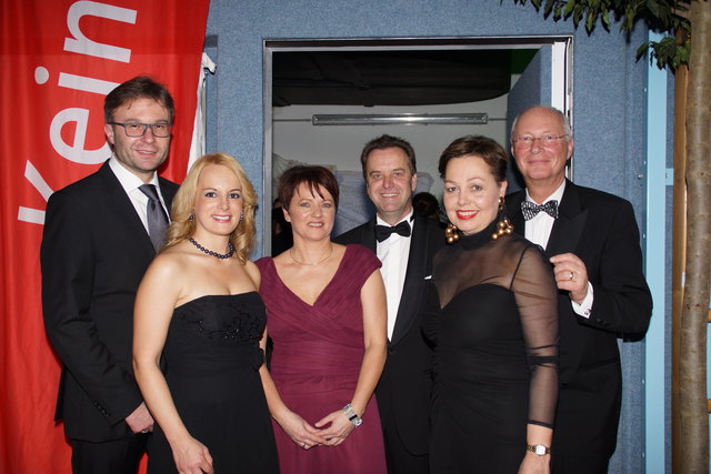 vlnr: Thomas Märzinger (OÖ Rotes Kreuz), Dagmar Märzinger, Klaudia und Robert Zeitlinger (Bürgermeister St. Florian), Claudia Durchschlag (NRAbg.), Walter Durchschlag