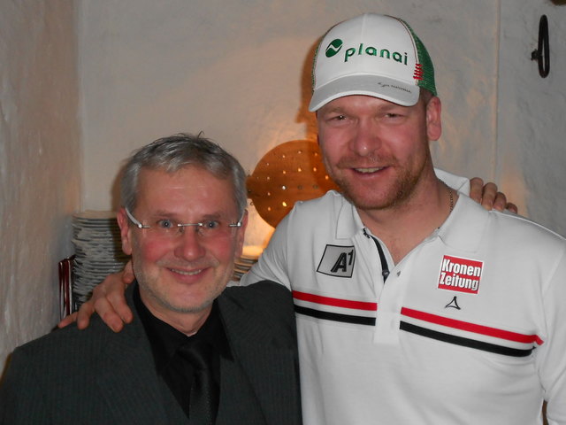 Verblüffungskünstler Gerry Scharnböck (l.) mit Skiass Klaus Kröll. | Foto: privat