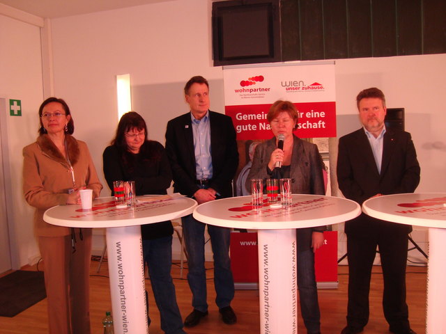 Eröffnung durch Stadtrat Ludwig, Bezirks-Stv Ilse Fitzbauer sowie Wohnpartner, Wiener Wohnen und dem Mieterbeitrat.