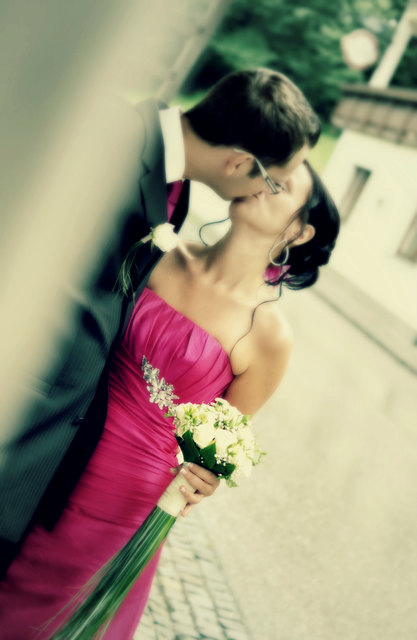 Die Liebe zu kennen, ist der schönste Moment. Die Liebe zu leben ein Genuss, die Liebe zu Halten eine Aufgabe fürs Leben.