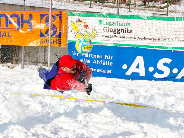 BVC-Schottwien Obmann Mani Weinold bei einer Flugeinlage.