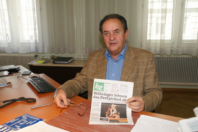Karl Homole mit der bz-Schlagzeile vom März 2012. Auch jetzt bleibt er gelassen.