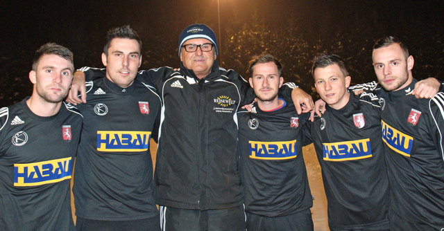 Pergs Sportchef Anton Lausegger mit dem Quintett, das Perg vor dem Abstieg retten soll: Lukas Zelenicky, Thomas Lettner, Jürgen Gmeiner, Peter Hartl und Jasmin Majdankic.