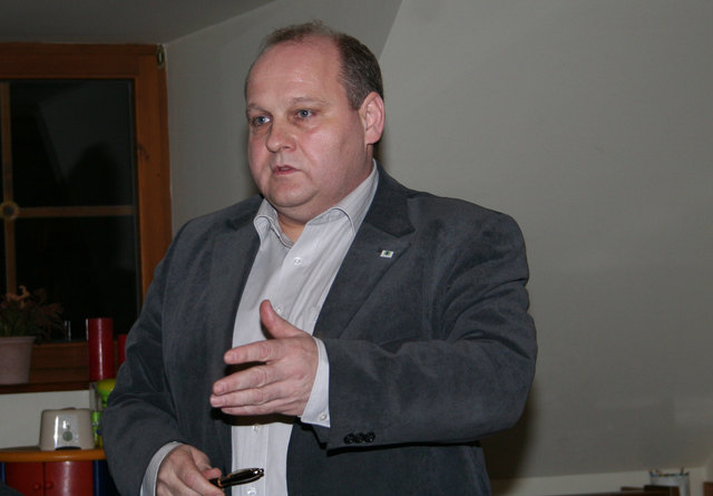 Nußdorfs GGR Walter Pernikl (ÖVP) bedankte sich für das Engagement des Bürgerforums.