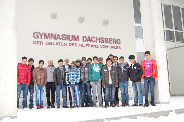 Seit vergangener Woche können diese afghanischen Jugendlichen dank ehrenamtlichen Engagements die Schulbank drücken. | Foto: WKO