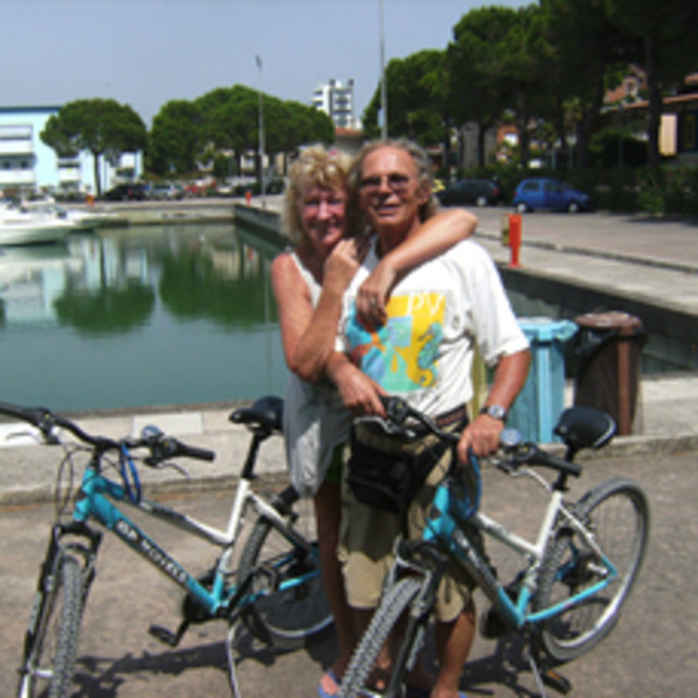 Einander begegnet in Tunesien mit Ferien * März 2012 * Er aus Niederösterreich. Ich aus Holland.  Jetzt 72 und 70... und sehr glücklich. Für Beide ist ein Engel geschickt vom Himmel!  Wirklich gibt’s doch Märchen!