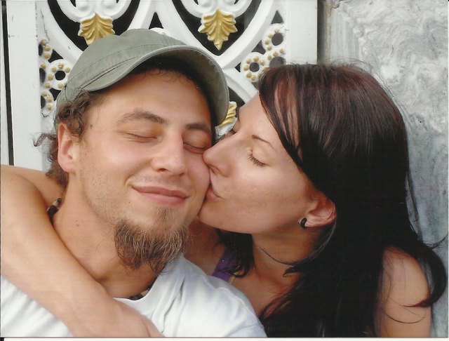 Sg Damen und Herren, anbei ein Foto von meinem Schatz und mir im Thailand-Urlaub.