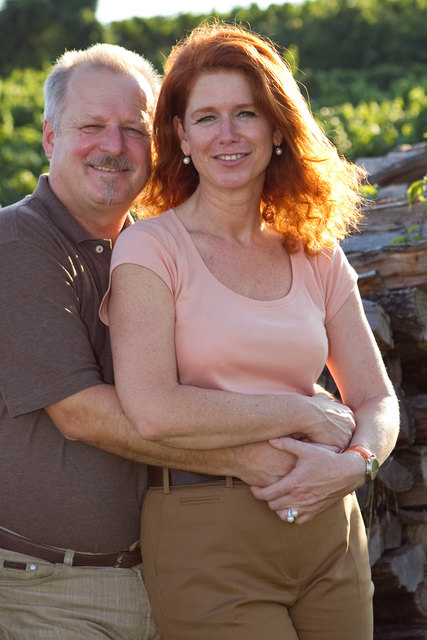 Liebes Marketing-Team, mein Mann und ich sind in unsere Wahlheimat Hagenbrunn genauso verliebt wie nach  8 1/2 Jahren ineinander! In Hagenbrunn sind auch diese Fotos entstanden, das schönste Fleck NÖs für uns! Vielleicht gefallen auch Ihnen die Aufnahmen, weil zum Valentinstag passend?