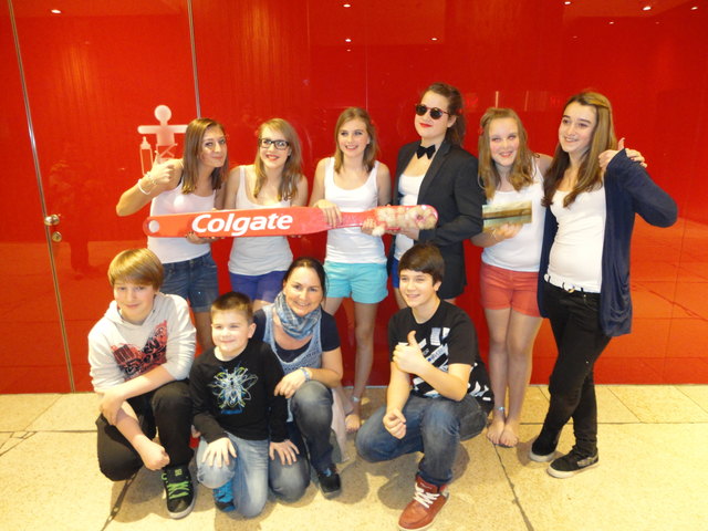 In der letzten Reihe am Foto die "Superstars": Lena Lindinger, Kathi Neidhardt, Janine Ortner-Mateyka, Steffi Ortner, Martina Del Padre und Viki Kofler (die krankheitsbedingt nicht mittanzte) / 1.Reihe die Betreuung "Back-Stage": Alexander Prillinger, Lukas Pastleitner, Manuela Heidecker mit Sohn Lorenz
MANUELA Heidecker, Union Pettenbach | Foto: Privat