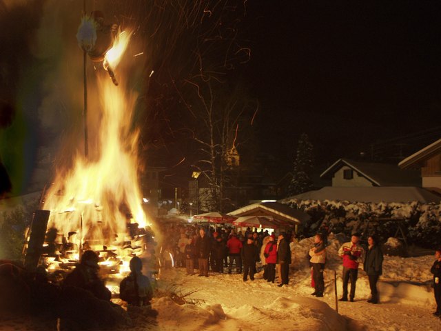 Das traditionelle Feuer wird am 17. Februar entzündet. | Foto: TVB Tannheimer Tal