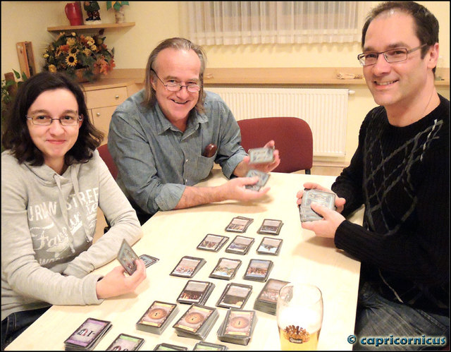 Astrid, Günther und Martin, drei der treuesten Mitglieder im SpieleKreis beim 2009 prämierten Dominion. Das allererste Deckaufbauspiel.