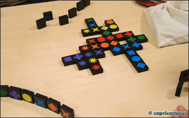 Quirkle, 2011 als Spiel des Jahres prämiertes Legespiel