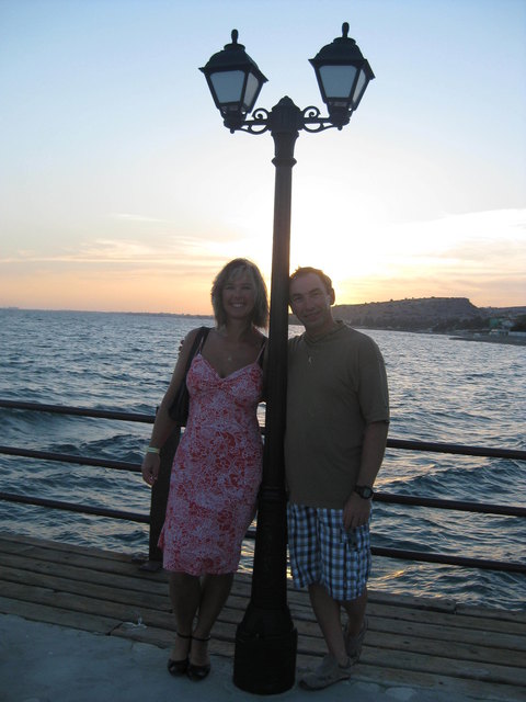 Mein Mann und ich feiern heuer unsere Silberhochzeit!! Wir haben jung geheiratet – lieben uns aber trotzdem noch wie am ersten Tag – und mit jedem Jahr wird die Liebe größer!!!   Wir würden uns über ein Kuschelwochenende sehr freuen.