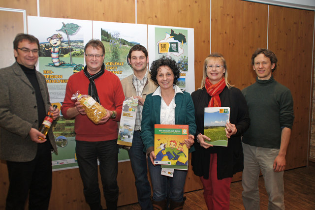 Dirk Andreas, Helmut Eder, Daniel Breitenfellner, Susanne Maier, Ingrid Feitzinger und Florian Gadermaier freuen sich über die gelungene Ausstellung. | Foto: Foto: privat