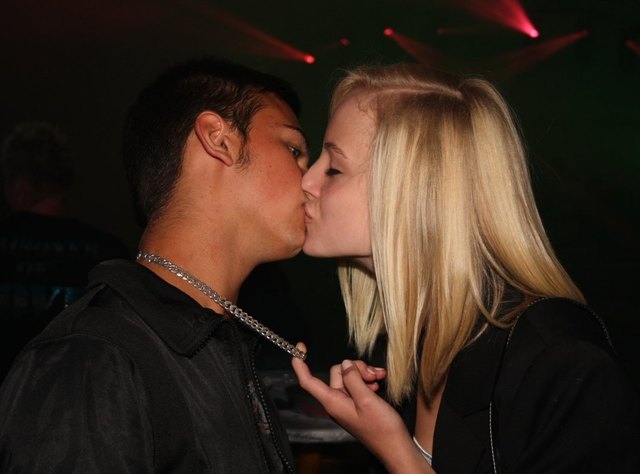 Mein Name ist Jörg, ich habe meine Freundin Jacqueline letzten Sommer im Freibad kennengelernt. Einen Tag nach Valentinstag feiern wir unser halbjähriges Zusammensein. Es wäre toll, wenn wir gewinnen, dann könnt ich es ihr zu unserem Halbjahrestag schenken !! ...denn WIR sind das verliebtestes Paar Niederösterreichs!!, UND auf der ganzen Welt