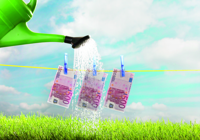 Mittels einer einzigartigen chemischen Mischung versprachen die dreisten Betrüger eine Verdreifachung der 500 Euro-Banknoten. | Foto: RMA