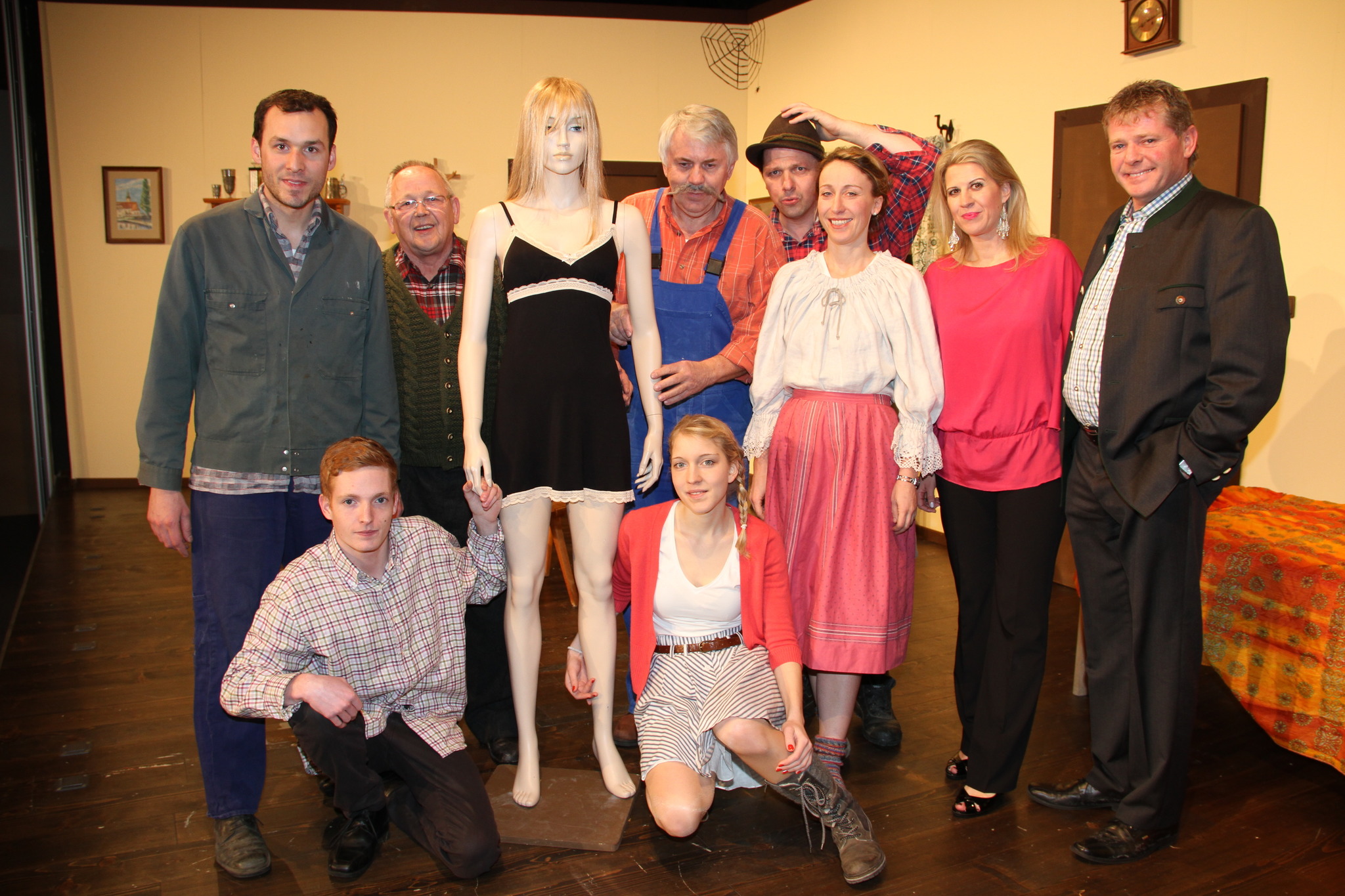 Faschingstheater: Das Lustspiel "Die hölzerne Jungfrau" begeisterte in