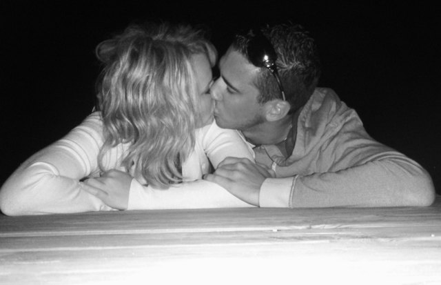 Nur wir 2 an einem einsamen Steg am See mitten in der Nacht. Ein unbeschreiblich schöner & romantischer Moment.