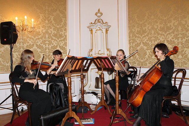 Die Musikgruppe Wiener Melange in den Maria-Theresien-Appartements. | Foto: Sina