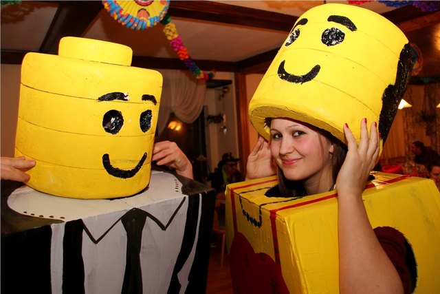 Wolfgang Wallner, Lisa Götzinger als Legosteine. | Foto: Planer