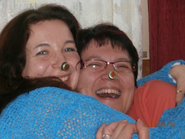 Wahre Liebe gibt es nur unter Frauen! Meine Freundin Gabi  und ich bei unserer Lieblingsbeschäftigung!