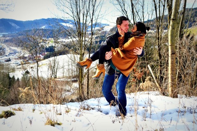 hier das Bild mit meiner Freundin Tuba!  Ich trage sie wirklich auf Händen... nicht nur am Foto!!  :)