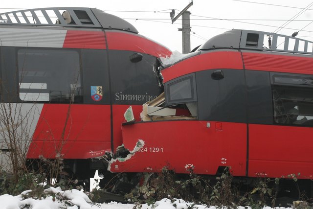 Zwei Züge prallten frontal aufeinander, 41 Personen wurden verletzt. | Foto: Rabensteiner
