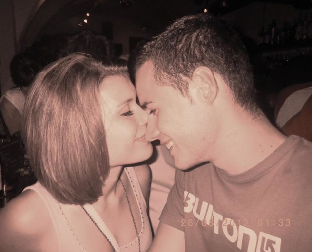 An einem Tag fing alles an, niemand ahnte was damit begann, bei Freundschaft ist es nicht geblieben, ich lernte Dich kennen und begann Dich zu Lieben. 