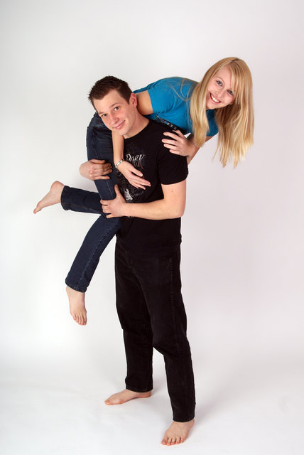 Liebe zu finden ist schwer, doch wir haben es geschafft. Liebe zu halten ist schwerer, doch wir können zusammen lachen und gehen durch dick und dünn. Wir genießen jeden Tag unseres gemeinsamen Lebens. So wie den Tag an dem unsere Fotos entstanden. Das Shooting im Studio machte uns sehr viel Spaß, wie die Fotos unschwer erkennen lassen.