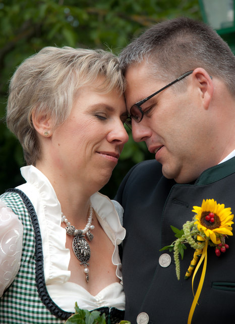 Wir würden uns über den Gewinn des Kuschelwochenendes sehr freuen. Mit verliebten Grüßen  Gerda und Albert Glaser