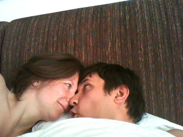 Dieses Foto wurde in romantischer Atmosphäre im Loisium Hotel  voriges Jahr zu Ostern gemacht. In sehr, sehr gemütlicher Zweisamkeit genossen wir die paar Tage. Nun möchten wir nochmals so ein verliebtes Wochenende genießen . Da wir bald zu dritt sind, würden wir uns sehr freuen, wenn wir vorher unsere Liebe im romantischen Ambiente in der Wachau wieder frisch entflammen lassen können!