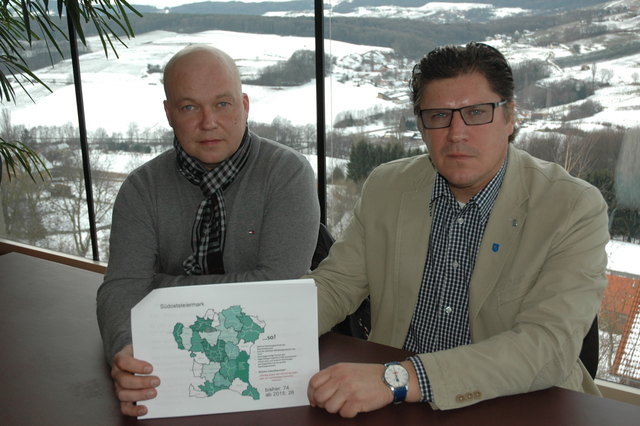 Neue Gemeindegrenzen liegen den Bürgermeistern Josef Großschädl (l.) und Johannes Weidinger am Herzen.