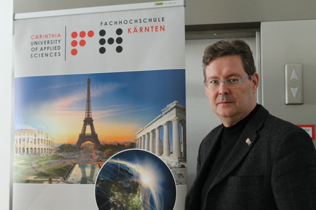 Marvin Hoffland lehrt an den FHs in Villach und Klagenfurt