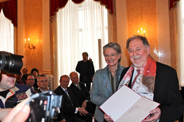 Endlich Professor: Freude bei Ministerin Claudia Schmied und Bruno Thost