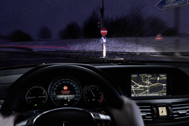 Technisches Kernstück des Assistenzsystems ist eine Kamera an der Frontscheibe