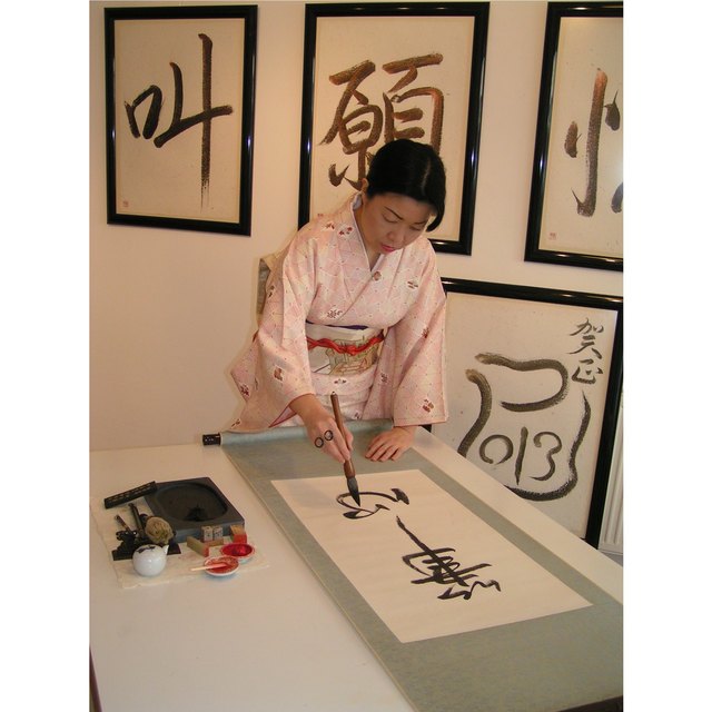 Baba Junko wird bei der Vernissage in Steyr die Technik der japanischen Shodo-Kalligrafie vorführen. | Foto: Privat